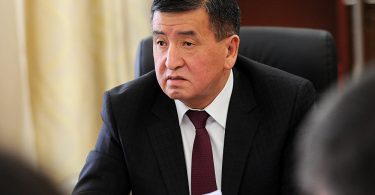 Премьер-министр мамлекеттик кызматтардын штатын көбөйтүүгө мараторий киргизди