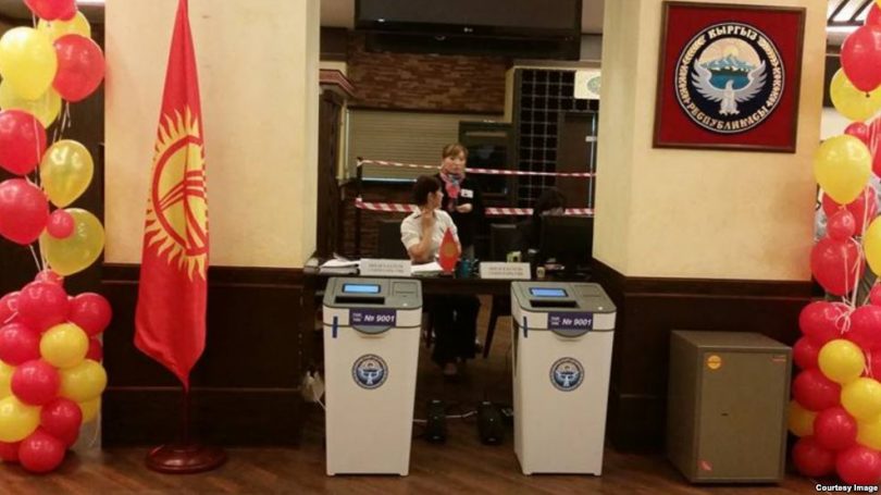 (Кыргызча) Референдум: эки бюллетендин тобокелдиги