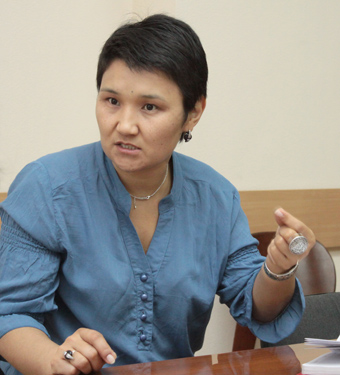 Активист Р.Карасартова обратилась в суд с иском о признании недействительным заключения к проекту закона «О назначении референдума»