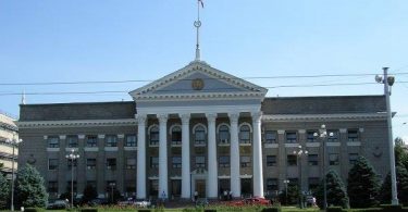 В Бишкекской ТИК зарегистрированы 15 партий на выборы в БГК (список)
