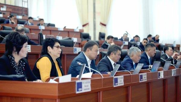 (Русский) Законопроект об утверждении даты референдума по изменению в Конституцию направили на голосование в III чтении