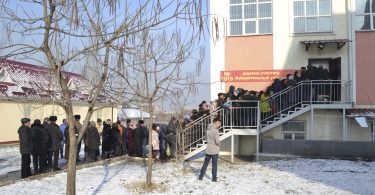 (Кыргызча) Кытайдагы кыргызстандыктардын 40%ы референдумга катышты