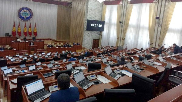 Жогорку Кенеш не будет проводить заседания палаты до выборов