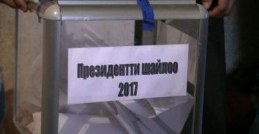 Выборы-2017: В Бишкеке проходит голосование вне помещения