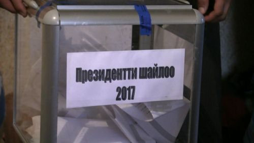 Выборы-2017: В Бишкеке проходит голосование вне помещения