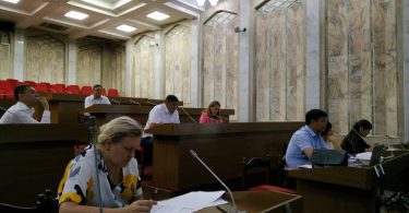 Жогорку Кенеш в третьем чтении принял поправки в некоторые законы о выборах