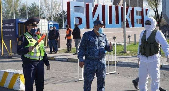 Сооронбай Жээнбеков повторно ввел режим чрезвычайного положения в Бишкеке