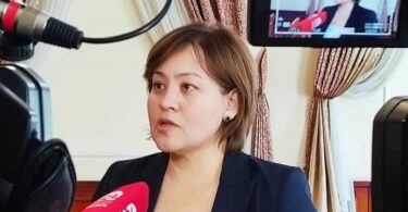 Усупбекова: Баш мыйзамды өзгөртүү – саясий оюн