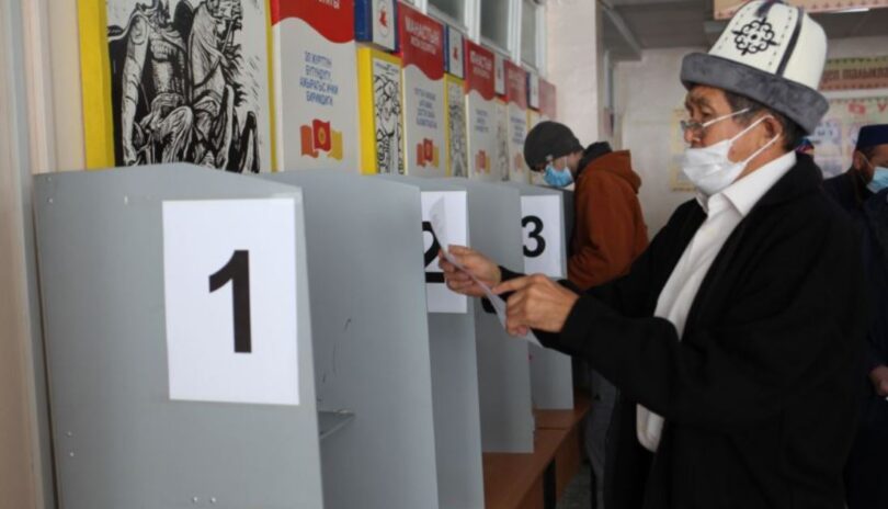 В Кыргызстане намерены провести референдум по изменению Конституции вместе с выборами президента