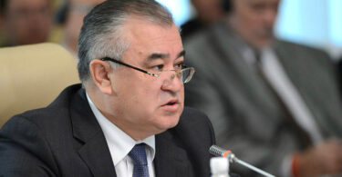 Омурбек Текебаев: Новую Конституцию пытаются принять мошенническим путем