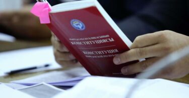 “Народ лишили права увидеть текст Конституции”. Юристы распространили открытый запрос