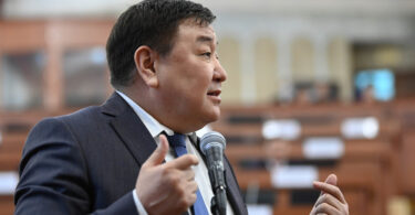 В Кыргызстане планируют пересмотреть 356 законов. А могут признать утратившими силу и все