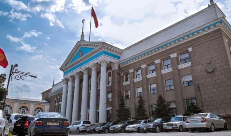 Бишкекте кайра шайлоого 17 саясий партия катышат