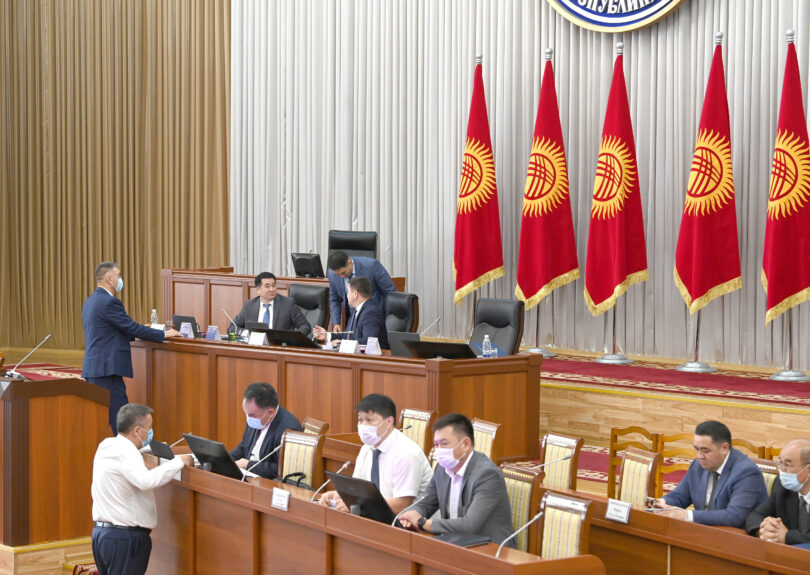 22 июля Жогорку Кенеш принял в третьем чтении блок кодексов, подготовленных и внесённых Генпрокуратурой