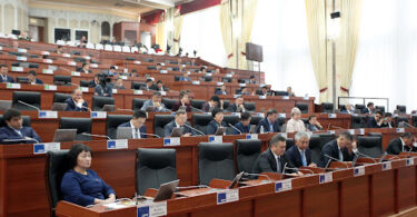 Депутаты парламента завершили внеочередную сессию и ушли на каникулы