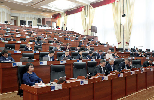 Парламент принял законопроект «О кабинете министров»